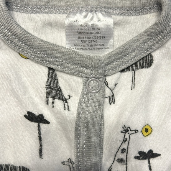 Set of 3 different brand 3-6 months baby outfits. - Picture 7 of 9